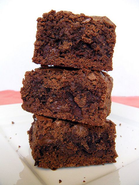 fudge brownies Rum And Raisin Cake, Rum And Raisin, Raisin Cake, Chocolate Raisins, Raisin Recipes, Resep Brownies, Double Chocolate Brownies, Chocolate Fudge Brownies, Rum Raisin