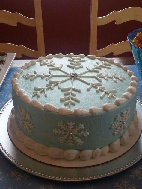 Winter Baby Shower Ideas, Pastel Frozen, Snowflake Cake, Christmas Cake Designs, Winter Cake, Frozen Cake, Cake Lover, Frozen Birthday Party, Baby Shower Winter