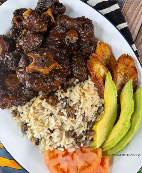 Essen, Oxtail Meals, Oxtail Jamaican, Oxtail Recipes Jamaican, Jamaican Oxtails, Oxtail Recipe, Jamaican Oxtail, Jamaica Food, Oxtail Recipes