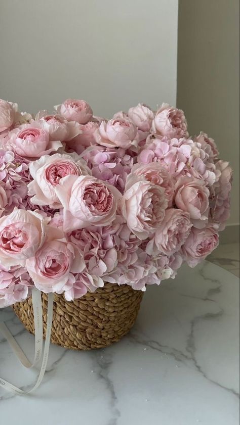 Boquette Flowers, Beautiful Bouquets, Flowers Bouquet Gift, Nothing But Flowers, Spring Mood, Flower Therapy, House Smell, Beautiful Bouquet Of Flowers, Luxury Flowers