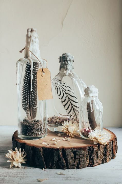 Dark Fall Decor Ideas, Dark Academia Party, Chic Halloween Party, Witchy Fall, Oddities Decor, Dried Petals, Living Room Shelf, Halloween Decor Diy, Adult Party Themes