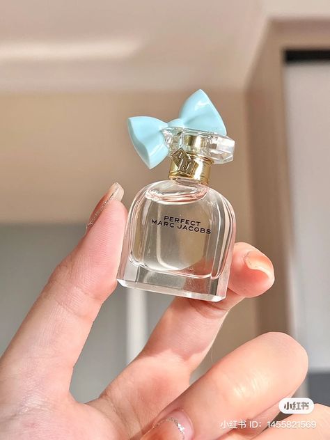 Cute Mini Perfume, Mini Perfume Aesthetic, Mini Perfumes, Koleksi Parfum, Small Perfume, Mini Fragrance, Perfume Display, Pretty Perfume Bottles, Fragrances Perfume Woman