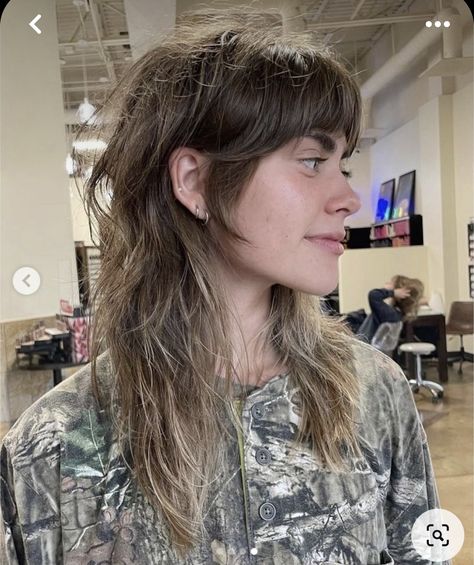 Mullet Shag Long Hair, Shag Grunge Hair, Women Shaggy Mullet, Straight Textured Hair, Womens Long Mullet, Slight Shag Haircut, Shag Hair Curtain Bangs, Straight Long Mullet, Long Haired Mullet