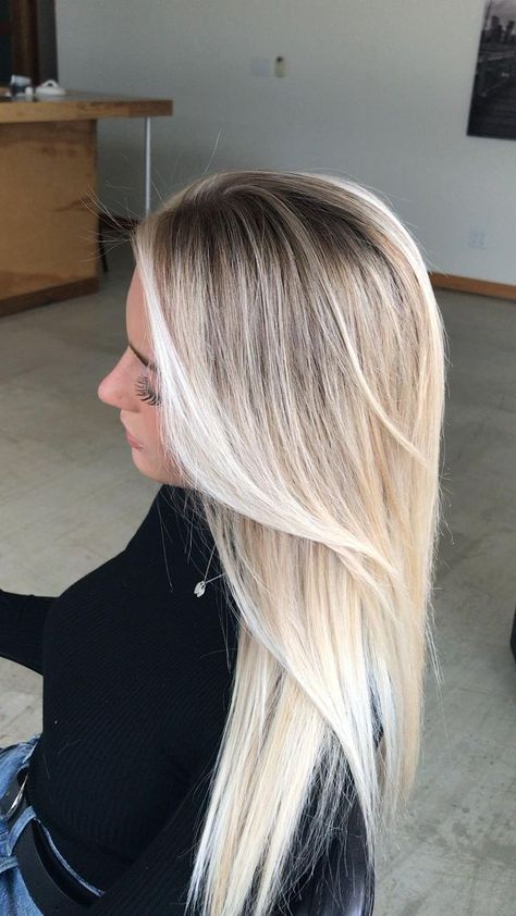 Blonde Hair Root Melt, Highlights Long Bob, Level 10 Blonde, Blonde With Highlights, Ash Blonde Hair Balayage, Color Melting Hair, Root Melt, Blonde Hair With Roots, Pretty Blonde Hair