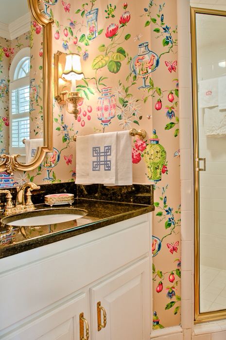 Bathroom with Thibaut wallpaper by May I Suggest Designs by MCS Thibaut Wallpaper Bathroom, Chinoiserie Bathroom, Thibaut Wallpaper, Wallpaper Bathroom, Bathroom Red, Chinoiserie Chic, Deco Boheme, Trendy Wallpaper, Bathroom Wallpaper