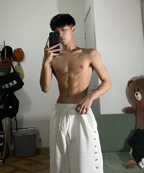 Sixpack Boys, Senior Boy Photography, Reference Pose, Ripped Men, Men Abs, Male Models Poses, Cute White Guys, Handsome Asian Men, Hot Asian Men