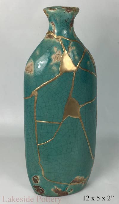 Kintsugi Art Examples | Japanese Method of Pottery Repaired With Gold Japanese Broken Pottery Gold, Kintsugi Ceramics, Kintsukuroi Art, Japanese Broken Pottery, Japanese Pottery Kintsugi, Kintsugi Aesthetic, Japanese Gold Repair, Kintsugi Vase, Kintsugi Pottery