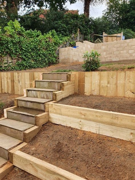 Terrace Yard Landscaping, Steep Gardens Ideas, Sloped Corner Backyard Ideas, Decked Backyard Ideas, Deck On Steep Slope, Uphill Garden Ideas, Garden On A Hill Sloped Yard, Landscape Stairs Sloped Yard, Hillside Garden Sloped Yard