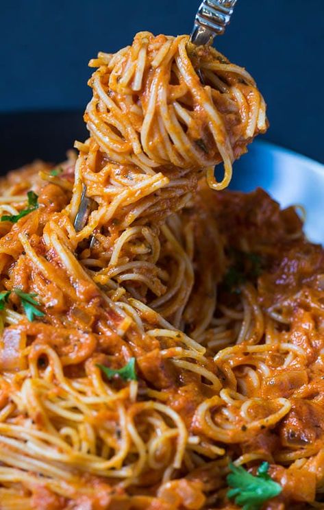 Spicy Tomato Cream Pasta Ww Pasta, Spicy Pasta Recipes, Resep Pasta, Spicy Pasta, Cream Pasta, Vegetarian Pasta Recipes, Spaghetti Squash, Italian Dishes, Couscous