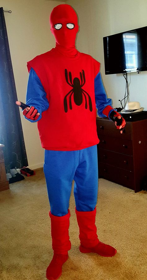 DIY Spiderman Homecoming Halloween Costume. Spiderman Diy Costume, Diy Spiderman Costume, Diy Cosplay, Spiderman Costume, Book Week Costume, Diy For Men, Spiderman Homecoming, Cosplay Diy, Halloween 2018