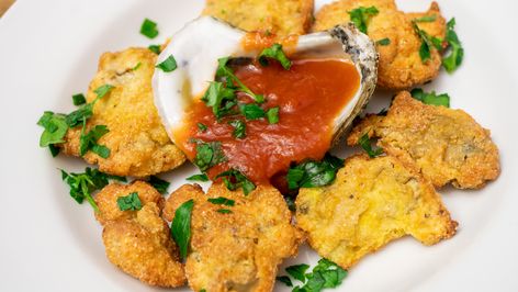 Toss Oysters In The Air Fryer And You'll Never Look Back - The Daily Meal Air Fried Oysters, Air Fryer Oysters, Air Fryer Oyster Recipes, Oysters At Home, Canned Oysters, Cooked Oysters, Organic Baking, Best Oysters, Air Fryer Fish