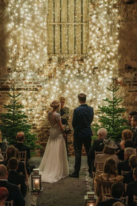 Winter Wedding Lighting, New Year Wedding Ideas, New Years Eve Wedding Dress, New Years Wedding Ideas, New Year’s Eve Wedding, Christmas Light Wedding, Christmas Wedding Dress, Christmas Inspired Wedding, Christmas Eve Wedding