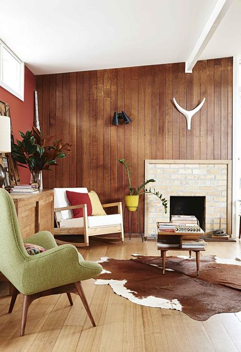 12 types of timber and what you need to know about them | Homes To Love Mcm Farmhouse, Wood Paneling Living Room, Midcentury Ranch, Timber Feature Wall, Mcm Living, Weatherboard House, Wooden Panelling, Mcm Furniture, Mid Century Living