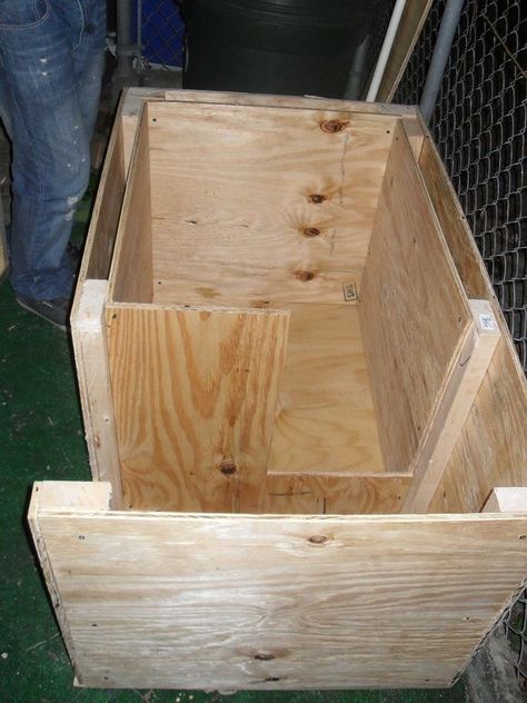 Cheap Dog Houses, Building A Dog Kennel, Cheap Dog Kennels, Dog House Ideas, Insulated Dog House, Build A Dog House, Diy Dog Kennel, Dog House Plans, House Pets