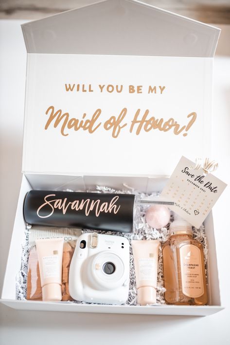 Well You Be My Bridesmaid Ideas, Made Of Honor Proposal Ideas Bridesmaid Boxes, Will U Be My Maid Of Honor Ideas, Will You Be My Made Of Honor Ideas, Will You Be Maid Of Honor, Bridesmaid To Bride Gift, Maid Of Honor Gift Basket, Bride Maid Gifts, Ask Made Of Honor Ideas