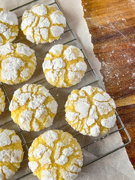 Lemon Crinkle Cookie Cookies Recipes Easy, Desserts Lemon, Lemon Cookies Easy, Lemon Ricotta Cookies, Cookies Lemon, Lemon Crinkle Cookies, Lemon Cookies Recipes, Raspberry Cookies, Lemon Sugar Cookies