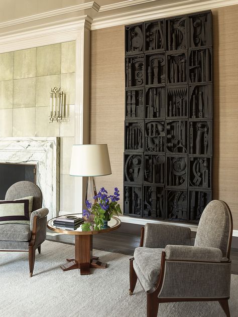 Inside a Gorgeous New York Apartment Decorated by Steven Gambrel Decorating A Small Apartment, Steven Gambrel, Park Avenue Apartment, Gorgeous Apartment, Concrete Effect Paint, Louise Nevelson, New York Apartment, Small Apartment, Home Staging