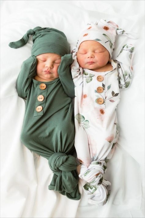 DOUBLE THE CUTENESS!! 😀 Twin Newborn, Twin Baby Clothes, Boy Girl Twins, Twin Outfits, Newborn Twins, Best Poses For Pictures, Twin Boys, Twin Babies