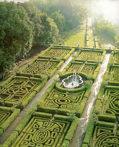 Lazio Italy, Formal Garden, Formal Gardens, Gorgeous Gardens, Shade Garden, Oh The Places Youll Go, Dream Garden, Labyrinth, Hedges