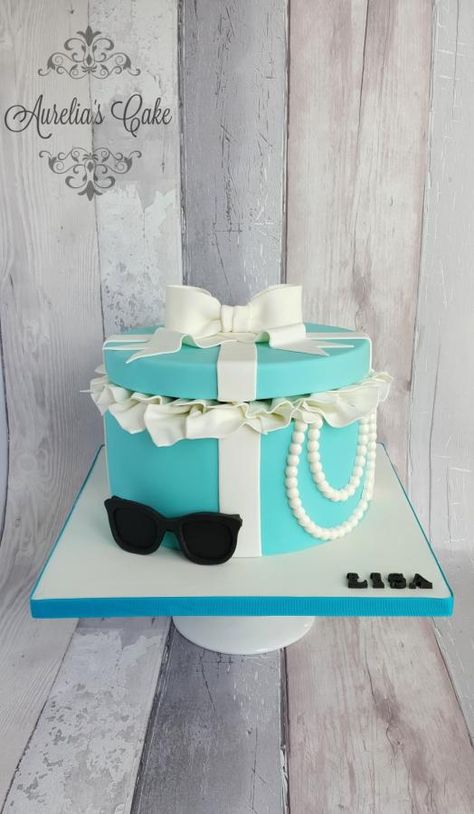 Tiffany gift box cake by Aurelia's Cake Tiffany Blue Cakes, Tiffany Theme Party, Tiffany Birthday Party, Cake Furniture, Tiffany Gifts, Tiffany Birthday, Tiffany Cakes, Sparkle Cake, Gift Box Cakes