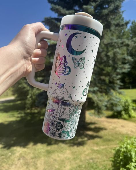 Gorgeous tumbler shipped to its new home today. Had to share because it’s soooo shiny Termo Aesthetic, Tumbler Cup Designs, Tumbler Aesthetic, Iced Coffee Protein Shake Recipe, Iced Coffee Protein Shake, Starbucks Tumbler Cup, Bottle Ideas, Cup Designs, Tumbler Cups Diy