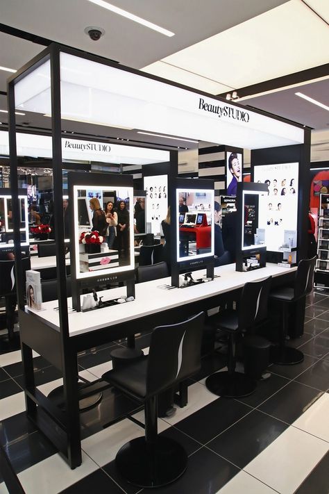 Sephora Just Opened Its Biggest Store Ever, and It's Truly Insane Sephora Hacks, Sephora Gift Sets, Sephora Store, Makeup Studio Decor, Sephora Lipstick, Hair Salon Marketing, Makeup Station, Retail Inspiration, Cosmetic Display