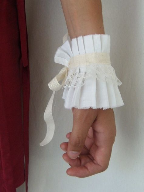 Manset Lengan, Wedding Cuff, Lace Cuffs, Fabric Cuff, Vintage Tattoo, Wrist Cuffs, Collar And Cuff, Sewing Inspiration, Fashion Details