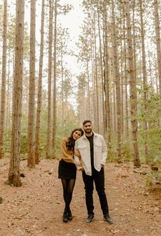 1. #falloutfits 2. #coupleoutfits 3. #autumnfashion 4. #fallfashion 5. #couplesgoals 6. #matchingoutfits 7. #sweaterweather 8. #fallvibes 9. #ootd 10. #fallcolors Michigan Engagement Photos, Fall Photoshoot Ideas, Fall Couple Photos, Forest Engagement Photos, Fall Photo Shoot Outfits, Wedding Fotos, Fall Couple, Engagement Picture Outfits, Fall Engagement Pictures