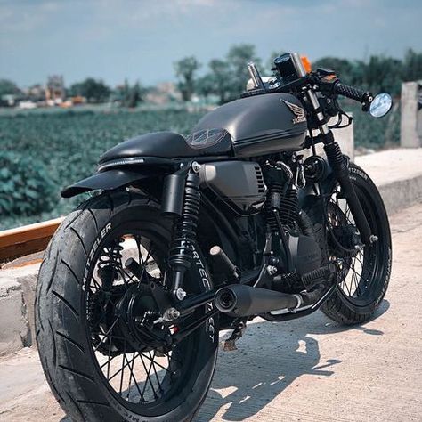 𝐂𝐀𝐅𝐄𝐑𝐀𝐂𝐄𝐑 𝐁𝐀𝐍𝐃𝐈𝐓 (@caferacerbandit) • Instagram photos and videos Honda Cb125, Honda Cg125, Yamaha Cafe Racer, Cafe Racer Moto, Honda 125, Brat Cafe, Cafe Racer Design, Moto Custom, Мотоциклы Cafe Racers