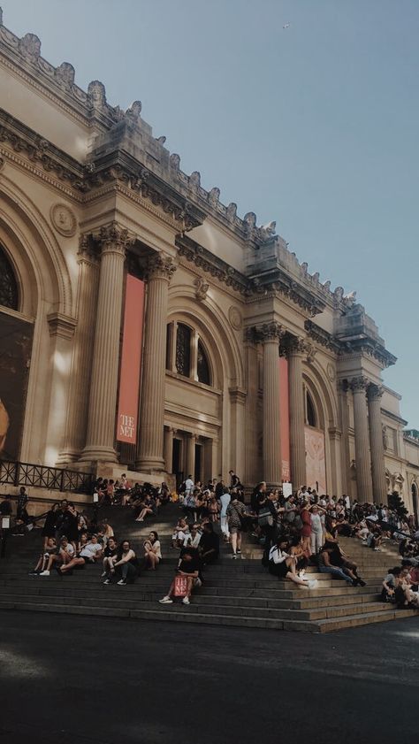 Stairs, Aesthetic Usa, New York Aesthetic Girl, York Aesthetic, New York Aesthetic, City Aesthetic, Gossip Girl, Girls Night, Buzzfeed