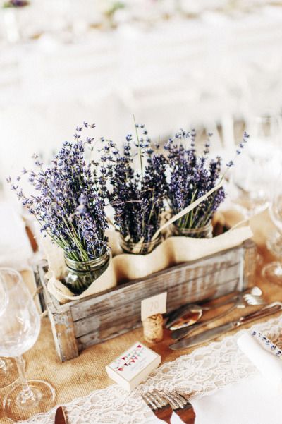 Lavender centerpieces: http://www.stylemepretty.com/little-black-book-blog/2014/10/13/organic-rustic-provence-wedding/ | Photography: Pretty Days - http://www.prettydays.fr/ French Country Party, Country Party Decorations, Lavender Centerpieces, Spring Wedding Centerpieces, Shabby Chic Wedding Decor, Country Party, Tafel Decor, Provence Wedding, Spring Centerpiece