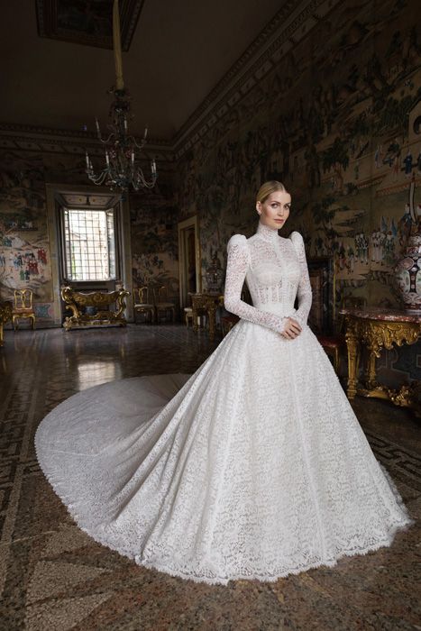 Dolce Gabbana Wedding, Fairytale Wedding Gown, Lady Kitty Spencer, Lady Kitty, Kitty Spencer, Victorian Wedding Dress, Michael Lewis, Queen Dresses, Fairy Tale Wedding Dress