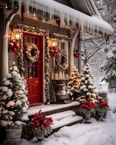 Christmas Doors, Lights Aesthetic, Christmas Scenery, Creative Christmas Trees, Christmas Porch Decor, Christmas Lovers, Christmas Room, Winter Magic, Christmas Porch