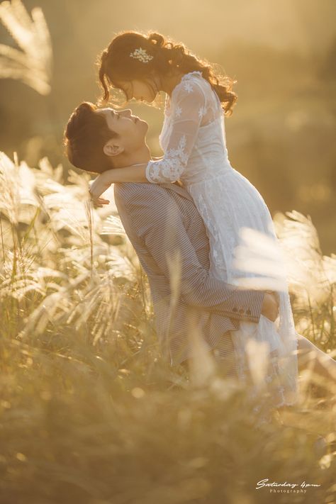 KOREAN PREWEDDING JEJU ISLAND PACKAGE : korea wedding pledge Unique Prenup Photoshoot Ideas, Jeju Wedding, Prenup Poses, Korean Prewedding Photography, Korean Prewedding, Prenuptial Photoshoot, Photo Romantic, Pose Prewedding, Prenup Ideas