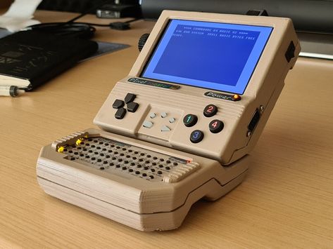 Diy retro handheld with keyboard, gamepad and screen. Retro Handheld, Diy Retro, Retro Tech, Tech Aesthetic, Computer History, Retro Gadgets, Pi Projects, Cool Tech Gadgets, Computer Room