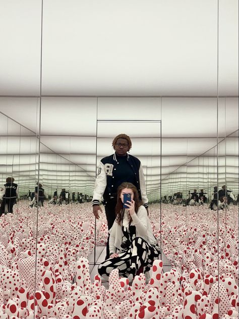 Infinity mirror room/sculpture created by the artist Yayoi Kusama and a part of the Hirshorn Museum’s prrmanent collection #kusama #yayoikusama #infinitymirror #mirror #infinity #polkadot #dots #spots #aesthetic #photography #posing #poseidea #mirrorselfie Infinity Mirror Installation, Infinity Mirror Photography, Yayoi Kusama Infinity Room, Mirror Art Installation, Mirror Infinity, Infinite Mirror, Infinity Mirror Room, Mirror Illusion, Infinity Room