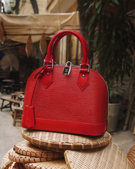 Travel Campaign, Red Bag Outfit, Louis Vuitton Handbags 2017, Rianne Van Rompaey, Kit Butler, Fei Fei Sun, Sac Louis Vuitton, Louis Vuitton Speedy Bandouliere, Louis Vuitton Neonoe