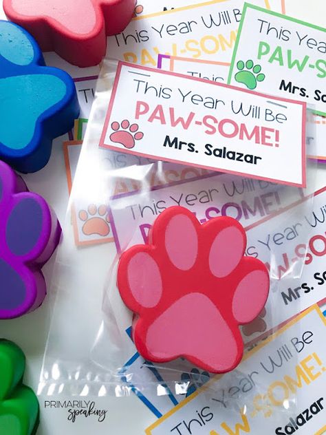 Paws Bulletin Board Ideas, Dog Theme Classroom Door, Paw Print Bulletin Board Ideas, Back To School Gifts For Preschoolers, Paw Print Classroom Theme, Dalmatian Classroom, Dog Theme Classroom, Dog Classroom, Teacher Appreciation Door Decorations