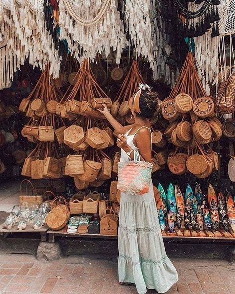 Modest Mexico Vacation Outfits, Looks Hippie, Shotting Photo, Bohemian Bags, Bohemian Lifestyle, Morocco Travel, Foto Poses, Bali Travel, Vacation Outfits