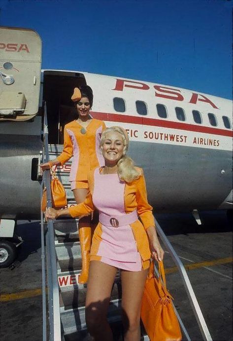 PSA Flight Attendants | Source FB. | Stan F | Flickr Southwest Airlines Flight Attendant, Stewardess Uniform, Vintage Foto's, Flight Attendant Fashion, Flight Attendant Uniform, Bohemian Mode, Southwest Airlines, Flight Crew, Vintage Airlines