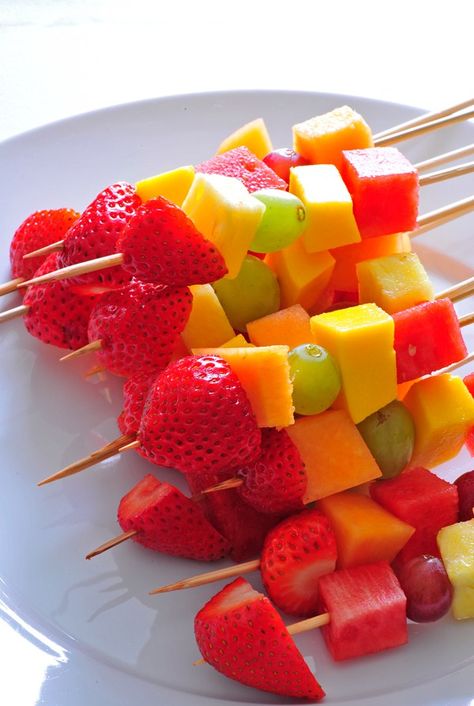 Fresh Fruit Kabobs with Honey Yogurt Dip | Joe's Healthy Meals Best Fruits For Diabetics, Fruit For Diabetics, Nutritious Smoothie Recipes, Fruit Kebabs, Fruit Recipes Healthy, Honey Yogurt, Fruit Skewers, Fruit Kabobs, Yogurt Dip