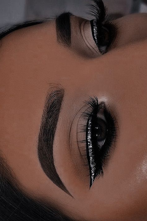 Black And White Smokey Eye, Simple Makeup Looks For Hooded Eyes, Makeup For Deep Set Eyes, Black Bride Makeup, Eye Makeup Dramatic, False Lashes Natural, Eye Makeup Trends, Quince Makeup, Eyeliner Eye Makeup