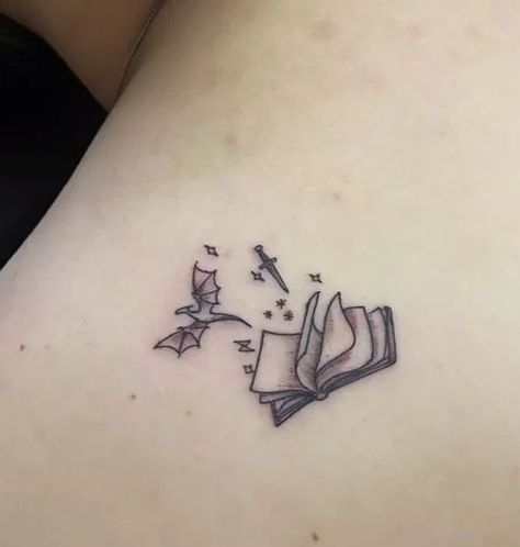 Book With Wings Tattoo, Tattoo Ideas Fandom, Unique Fantasy Tattoos, Minimalist Throne Of Glass Tattoo, In Memory Best Friend Tattoos, Sister Tattoos Books, Tattoos For Fantasy Book Lovers, Booktok Inspired Tattoos, Book And Glasses Tattoo