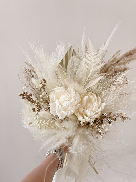 Boho Wedding Bouquet White and Gold Fluffy Pampas Grass Bridal Bouquet Set - Etsy White And Beige Flowers Wedding Bouquets, White Bouquet With Pampas, Wedding Bouquet White And Gold, Pampas Bride Bouquet, Bouquet For Gold Dress, Boho Flower Bouquet Wedding, Pompous Grass Bouquets, Boho Beach Wedding Bouquet, Wedding Bouquets Neutral