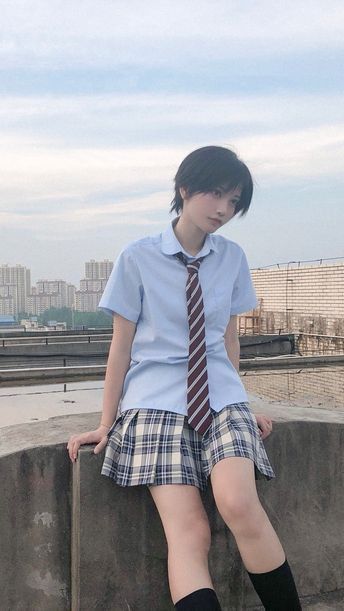 Pose Mannequin, Japanese Hairstyle, Fluffy Hair, Girl Short Hair, Female Poses, Art References, Pixie Haircut, School Outfit, Outfit Idea