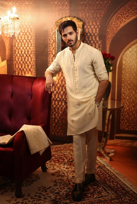 Walima Outfit For Men, Mehendi Kurta For Men, Walima Dress For Men, Wedding Dresses Mehndi, Men Wedding Dresses, Kurta Designs Men's, Wedding Suits Men Black, Indian Wedding Suits Men, Indian Wedding Clothes For Men