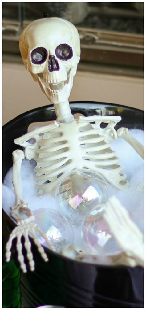 How to Make a Skeleton Bubble Bath ~ Fun and SUPER cute. Skeleton Bathtub Decoration, Skeleton Taking A Bath, Fake Bubbles For Props, Large Skeleton Halloween Decor, Skeleton In Bathtub, Dyi Candle, Candles Bathtub, Halloween Cottage, Diy Bubble Bath