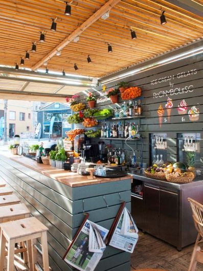 Beach Restaurant Design, Decoration Surf, Beach Promenade, Juice Bar Design, King Prawns, La Barceloneta, Diner Decor, Cafe Concept, Beach Cafe