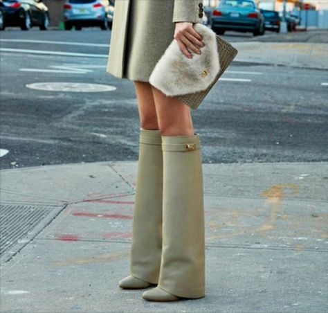 Can't get enough of the trouser boot which is lucky for me returning this coming fall. Givenchy Fall 2012 collection Carrie Bradshaw, Givenchy Shark, Givenchy Boots, Boots Fall, Pretty Shoes, Dream Shoes, Boots Outfit, Outfit Inspirationen, No. 2