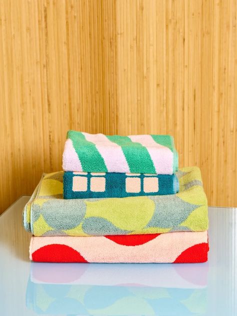 Dusen Dusen, Towel Pattern, New Print, Bath Towel, Towel Set, Bath Towels, House Colors, Hand Towels, Apartment Decor